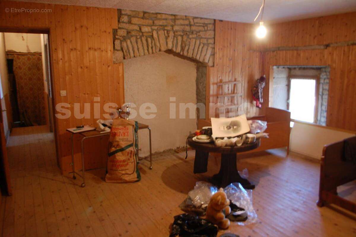 Maison à VAUCONCOURT-NERVEZAIN