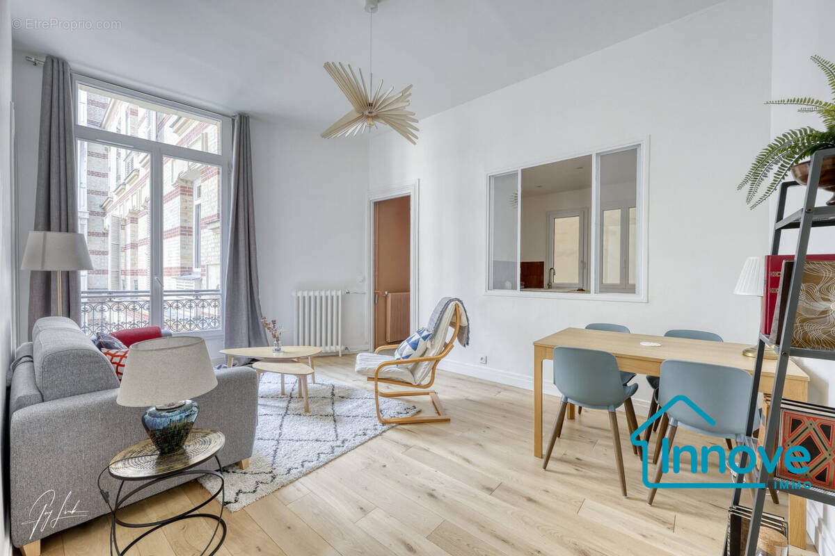 Appartement à PARIS-8E