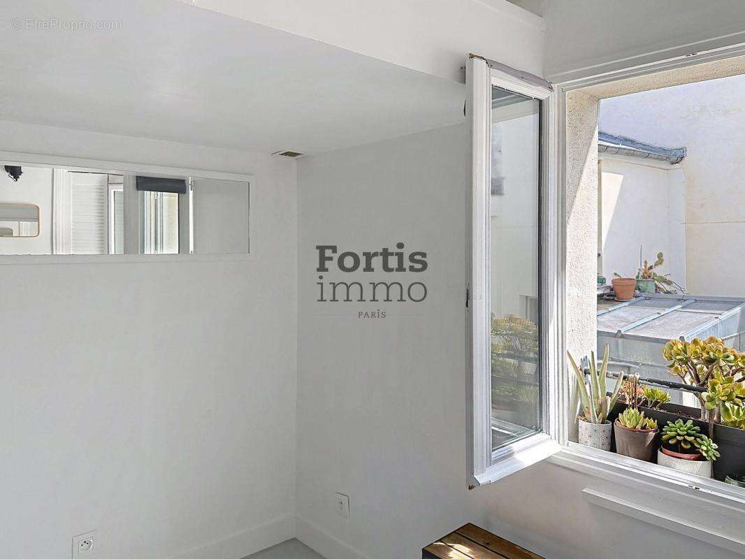 Paris 2 - charmante studette - dernier etage - calme absolu - photo 17