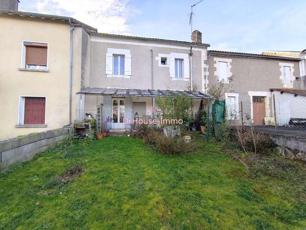 Maison à THIVIERS