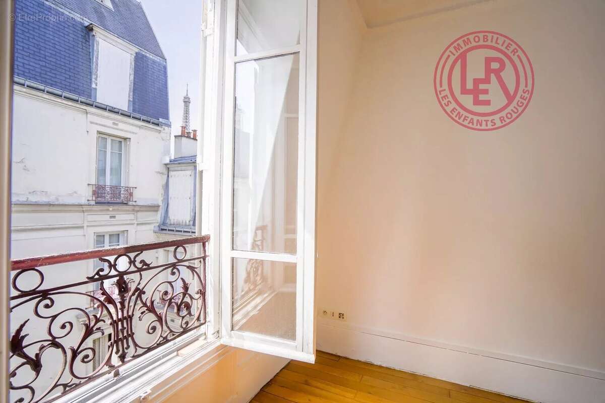 Paris 7ème - Ecole Militaire - Avenue de la Bourdonnais - Appartement de 2 chambres de 45,53m2 au dernier étage par ascenseur - photo 3