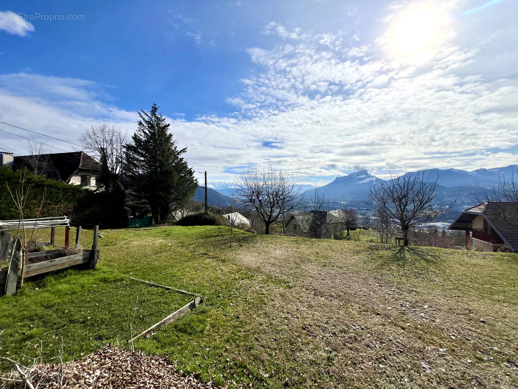 Terrain à SAINT-ALBAN-LEYSSE