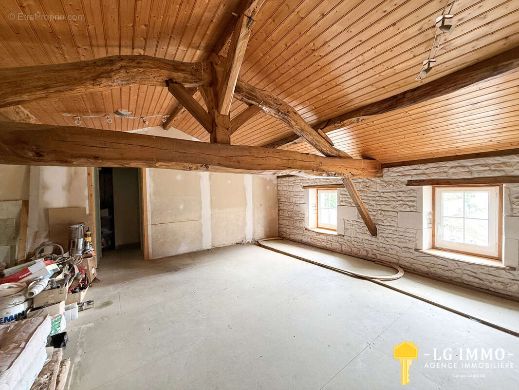 Bâtisse charentaise de 1750 à fort potentiel - photo 7