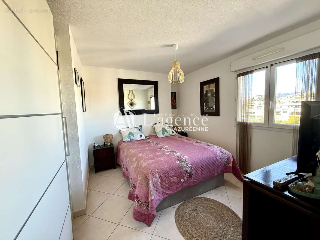 Appartement à SAINT-LAURENT-DU-VAR