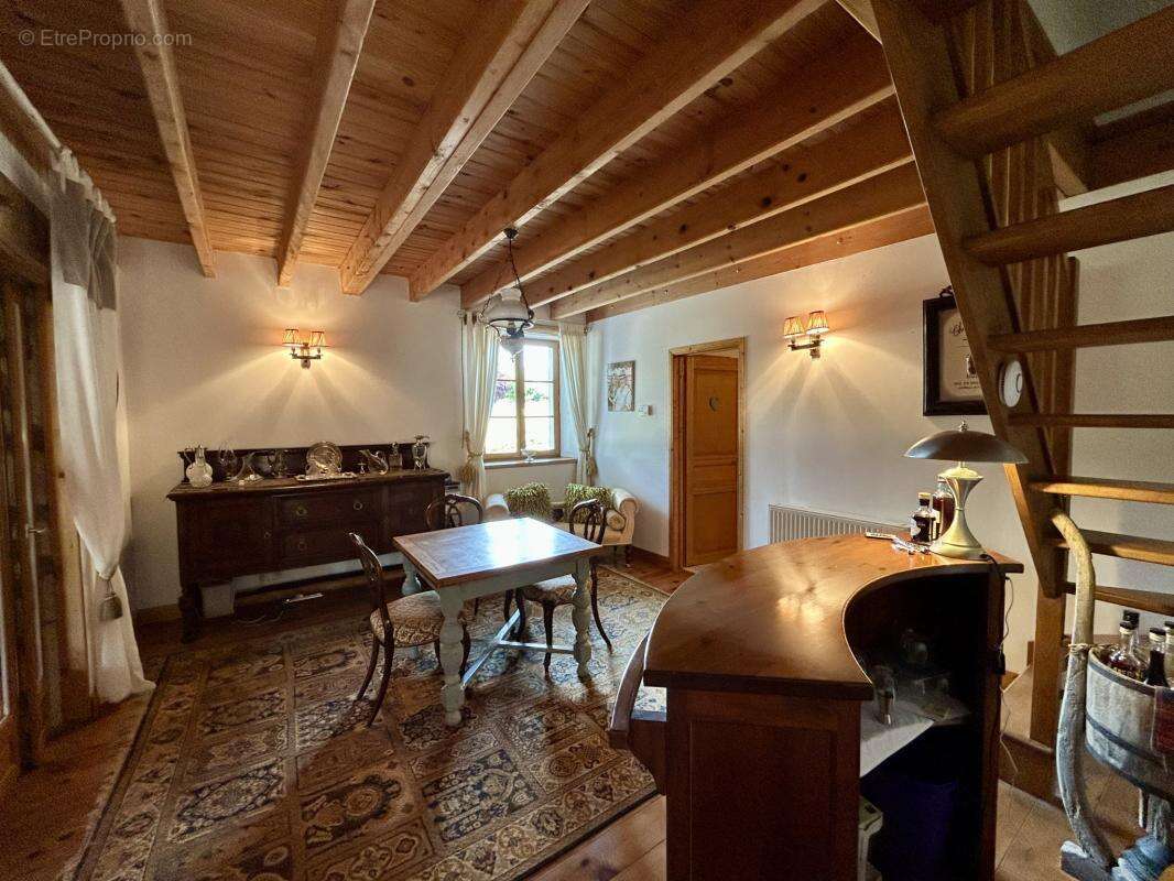 Élégante Demeure de Caractère avec Jardin et Dépendances - photo 7