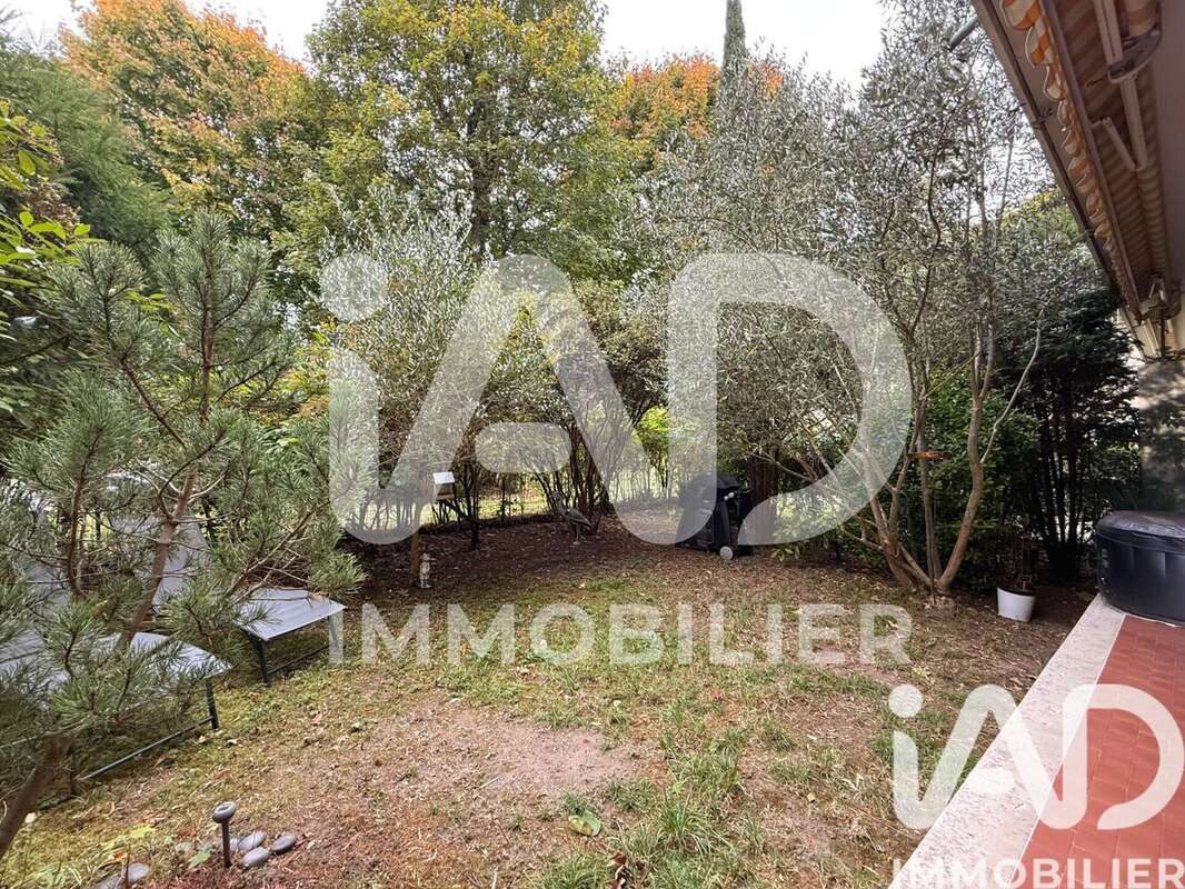 Photo 9 - Appartement à LE MESNIL-LE-ROI