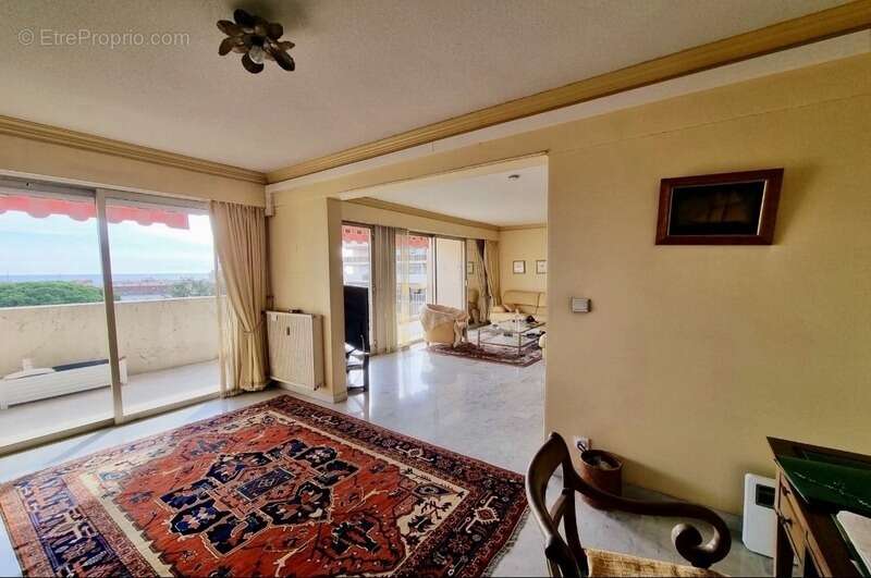Appartement à VALLAURIS