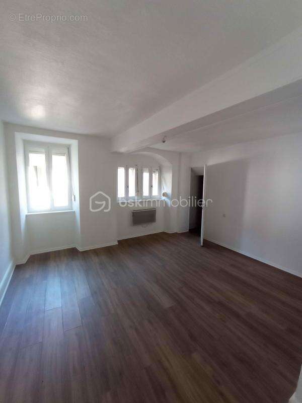 Centre ville,  immeuble avec  2 appartements t3 et un appartement t1 - photo 2