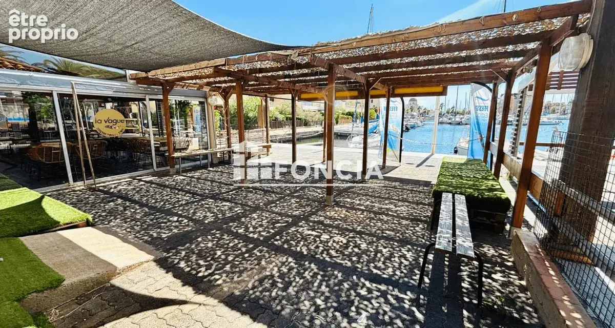 Local commercial avec grande terrasse vue port - photo 2