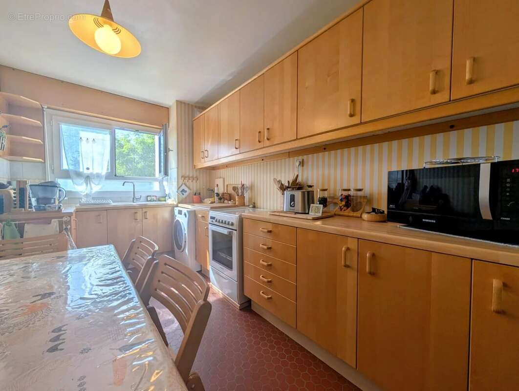 Appartement à LES CLAYES-SOUS-BOIS