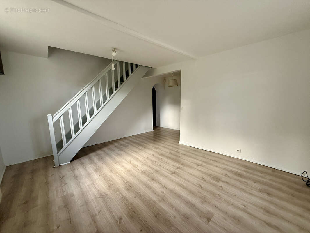 Maison à MORAINVILLIERS