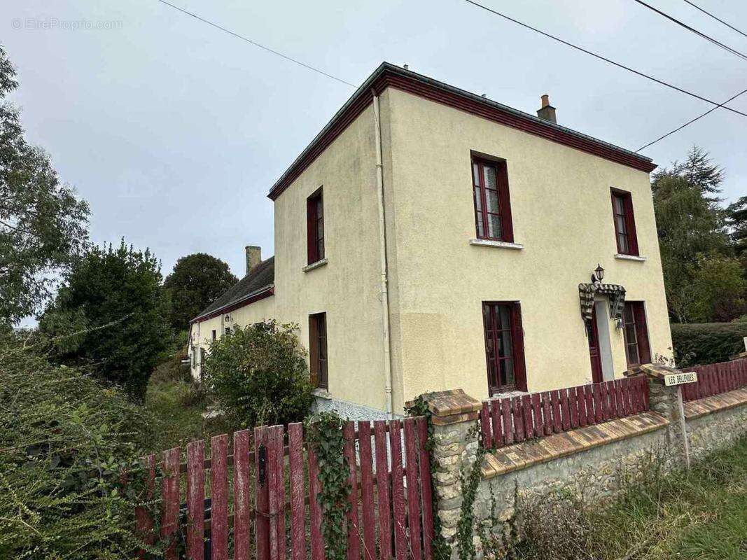 Maison à SAINT-COSME-EN-VAIRAIS