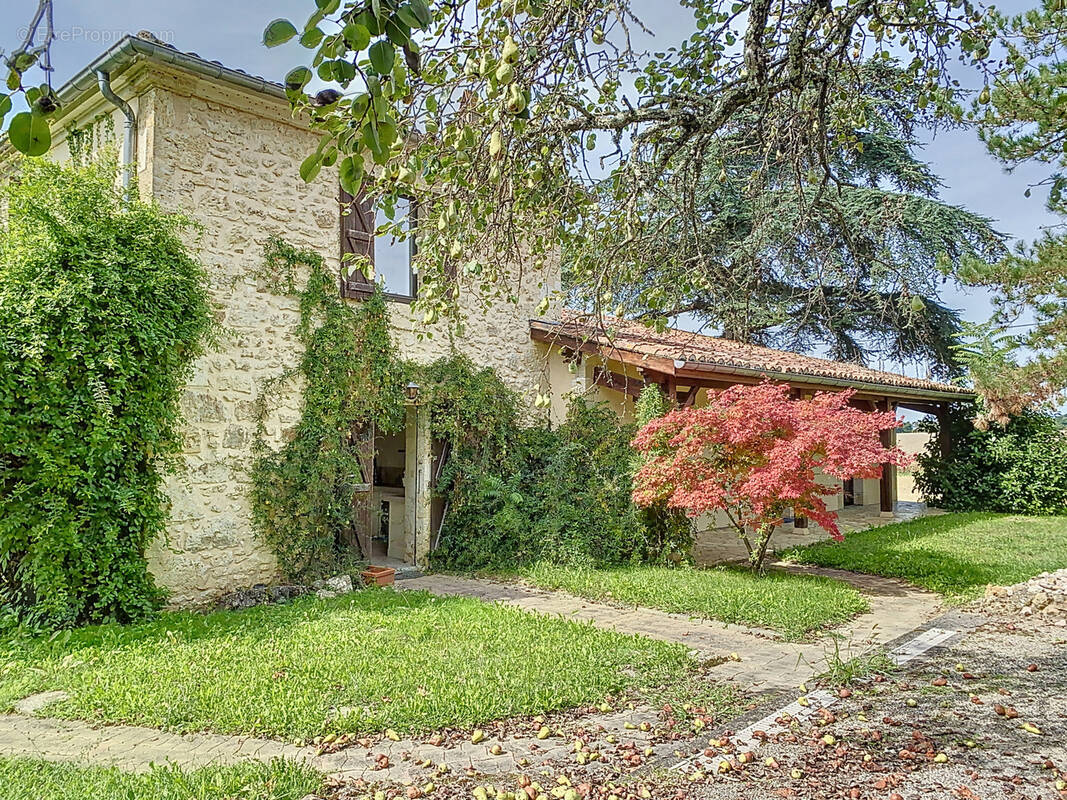 Maison à CASTERA-VERDUZAN