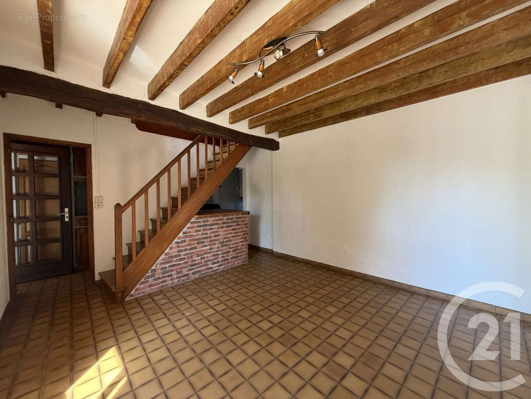 Maison 99 m² à Saint-Denis-Les-Ponts  - photo 3