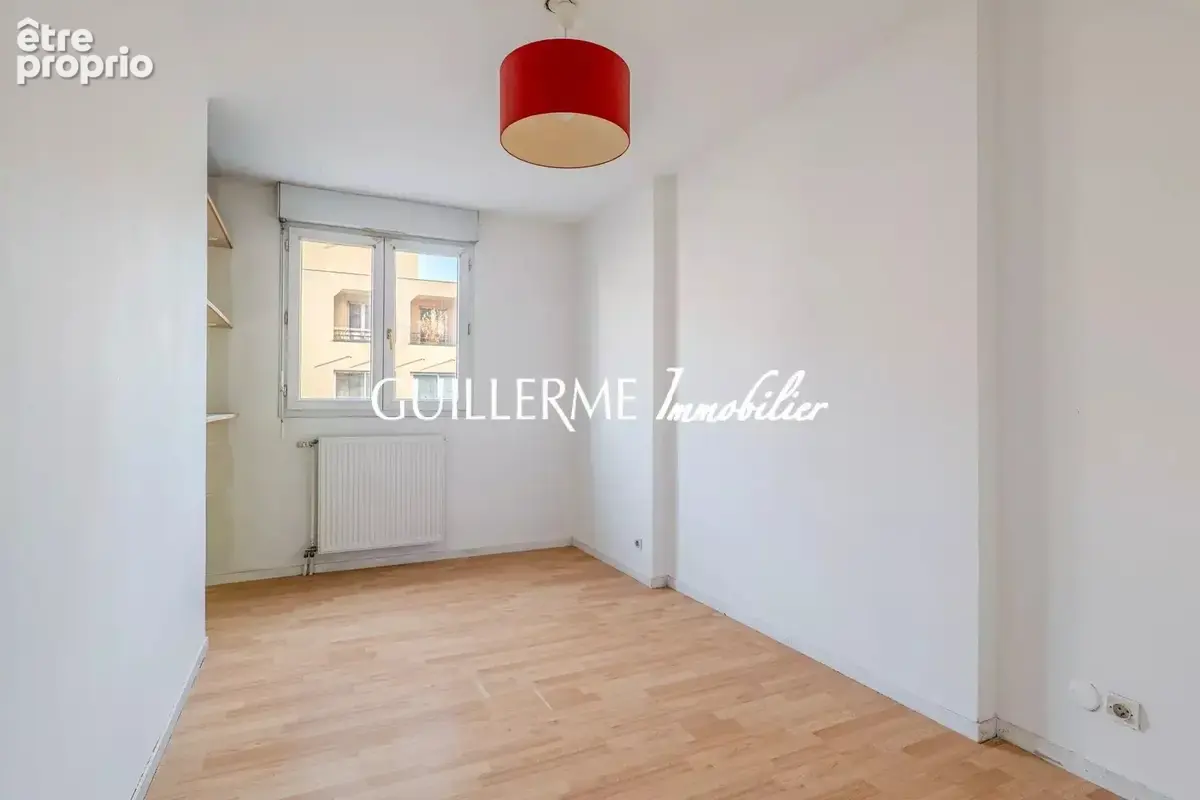 Appartement T3 à Gare de Vaise avec balcon, cave & parking - photo 17
