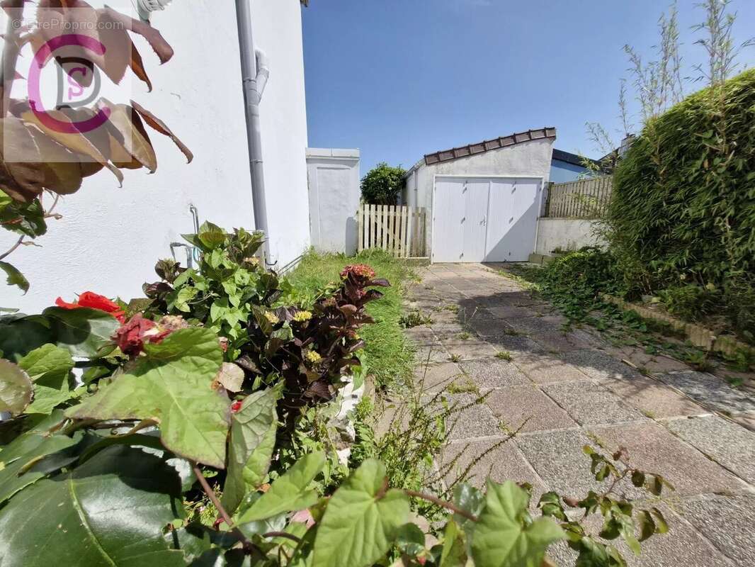 Maison à EQUEURDREVILLE-HAINNEVILLE