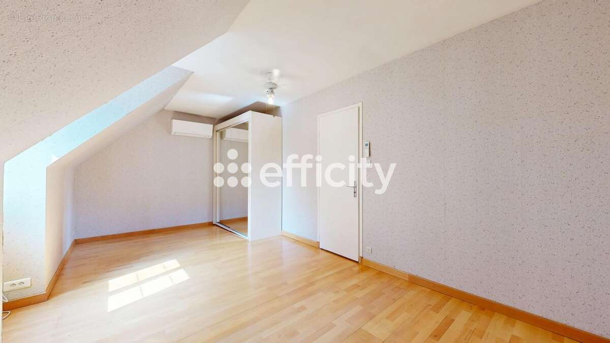 Maison à TERRASSON-LAVILLEDIEU