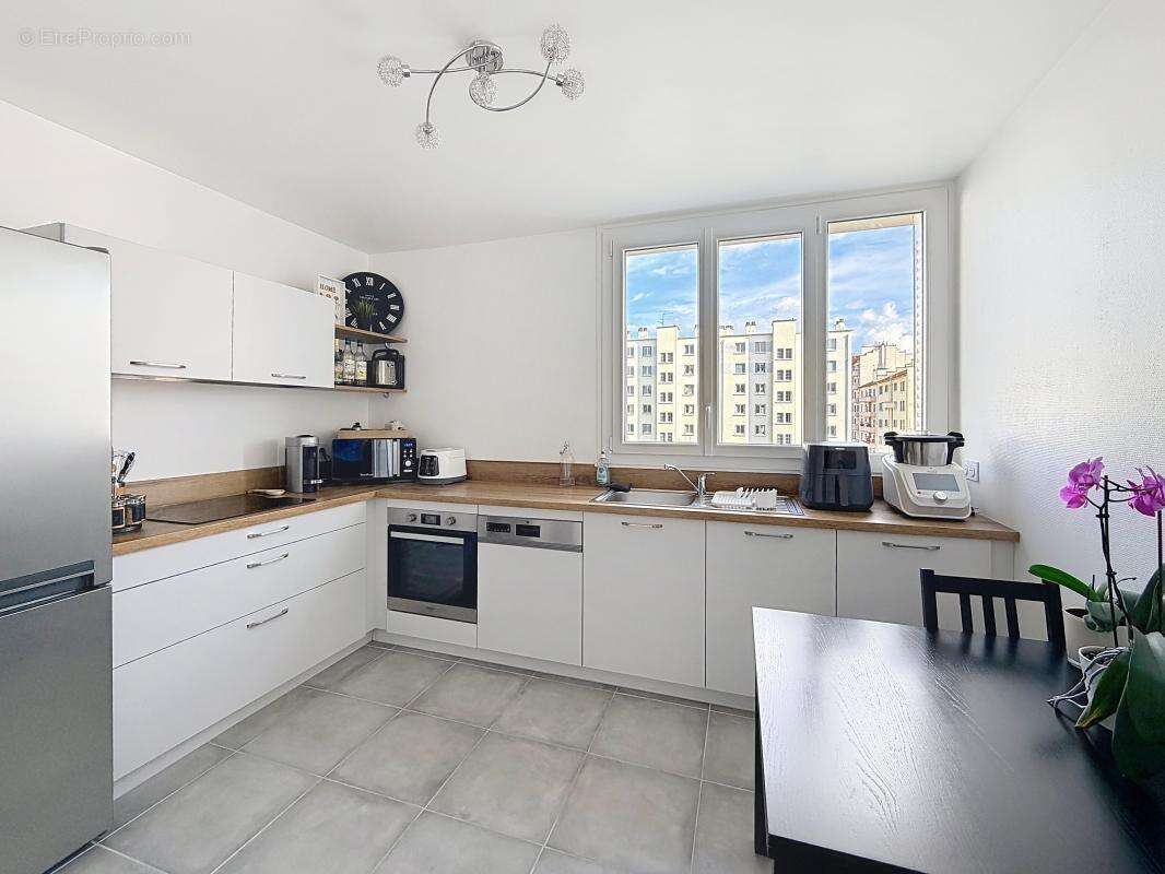 Appartement à LYON-8E