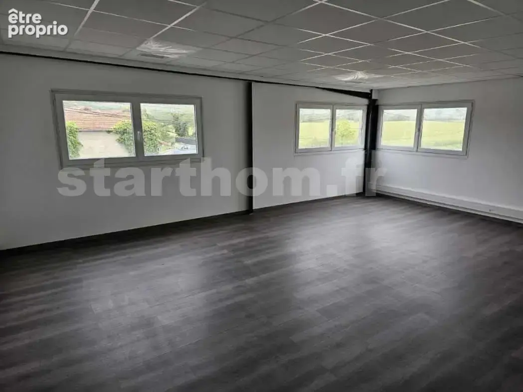 Local d'activités  1150 m2 rentabilité 9,57% brut - photo 4