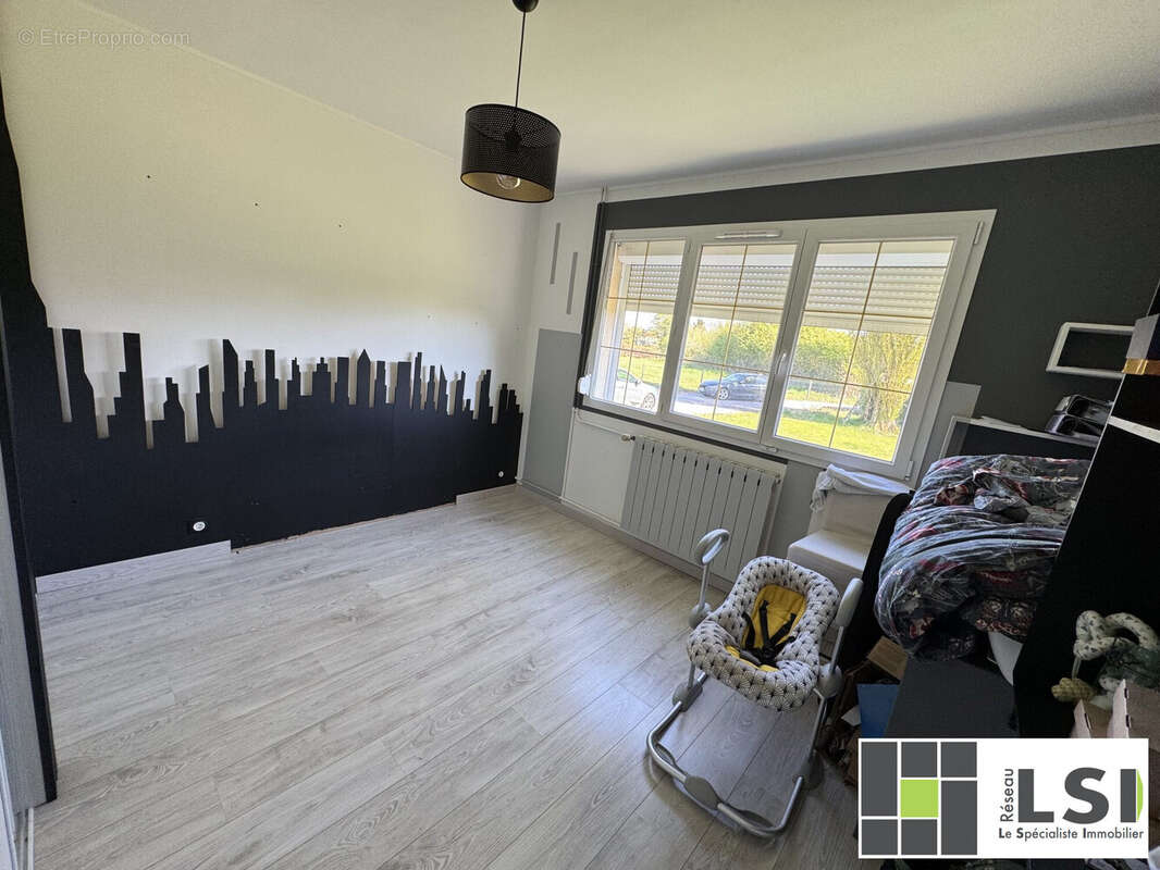 Maison à NEUF-MESNIL