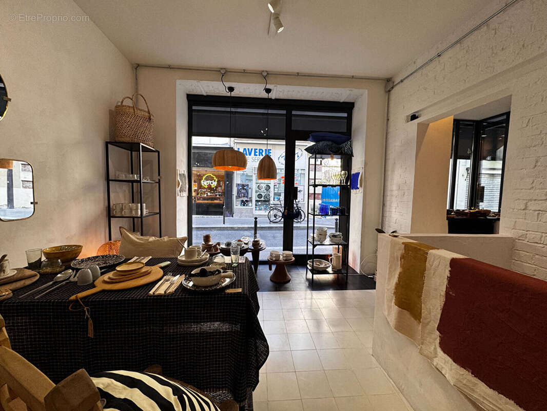 Commerce à PARIS-19E