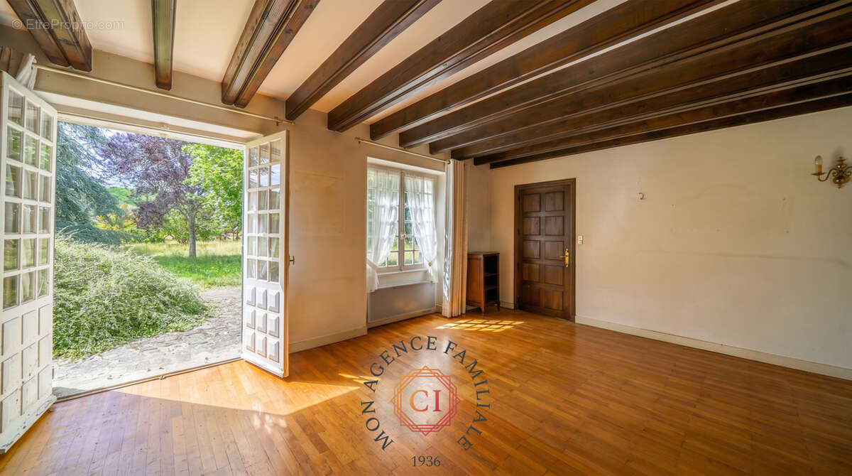 Maison 7 pièces de 173 m2 avec dépendances - photo 3