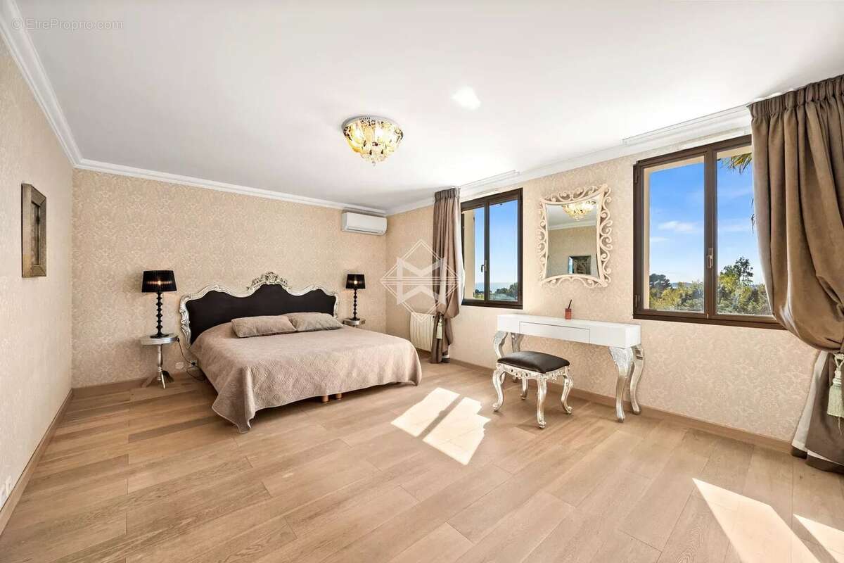 Maison à VILLENEUVE-LOUBET