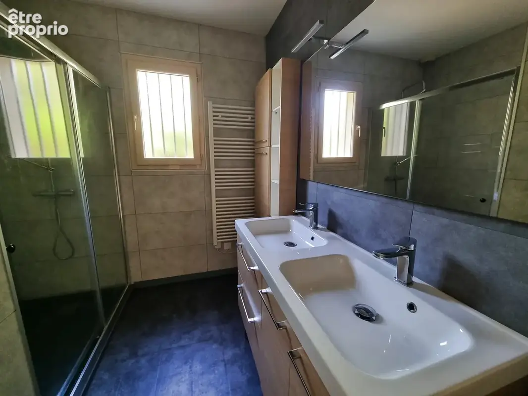 Maison de plain pied à Bourgbarré, 3ch,  sur 1440m2 en centre bourg . - photo 11