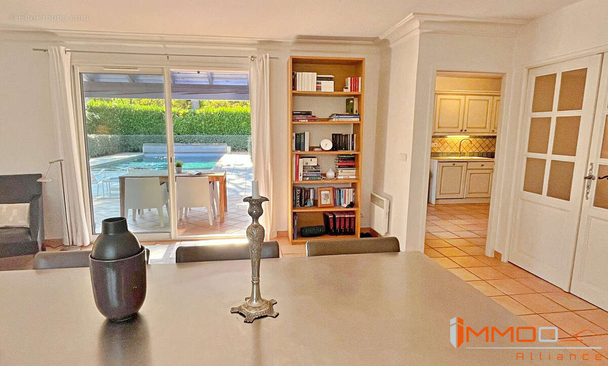 Maison à SAINT-CEZAIRE-SUR-SIAGNE