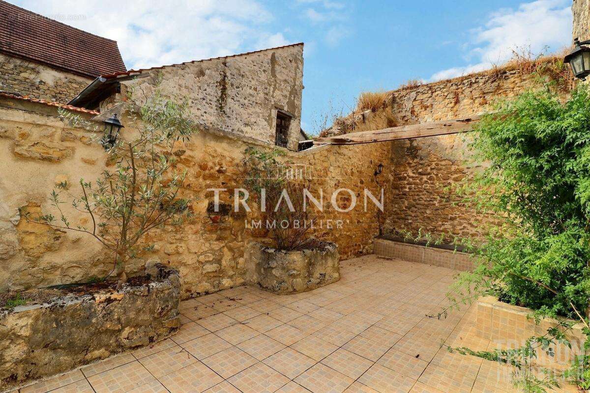 Maison à MEZY-SUR-SEINE