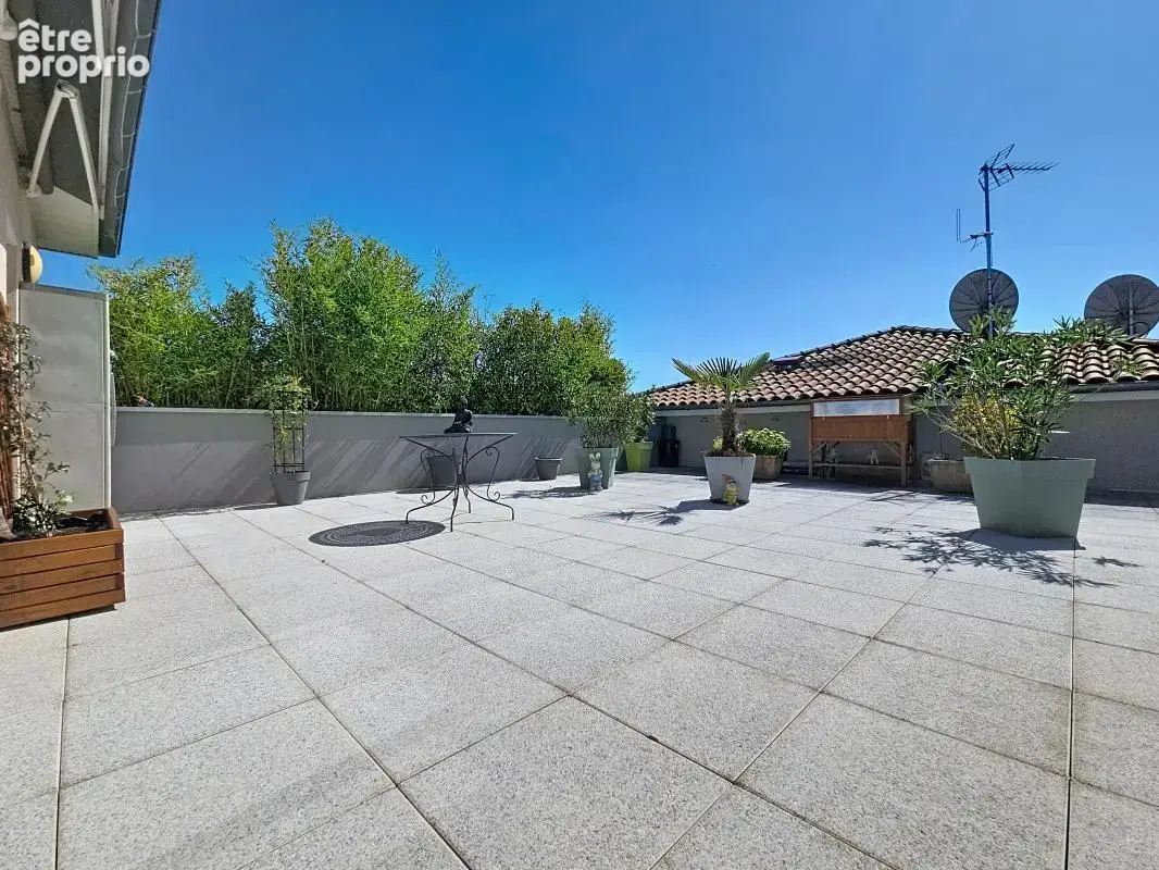 Appartement - 2 Chambres - Terrasse - Dernier étage - Garage - Place de parking - Proche commerces - photo 5