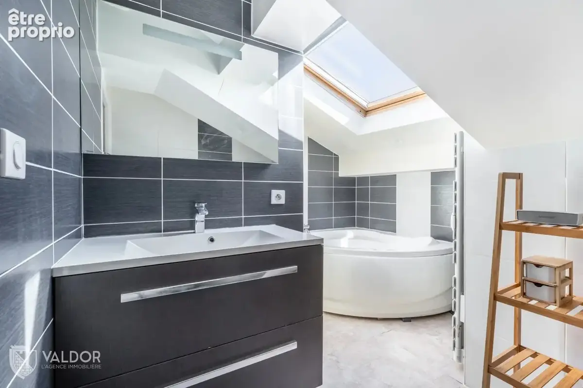 T3 en duplex - deux stationnements privatifs - Hypercentre - photo 7