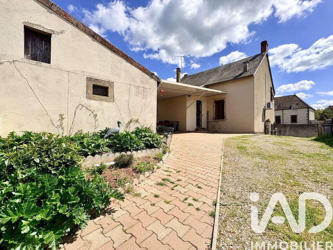 Maison 158 m² à Urciers  - photo 3