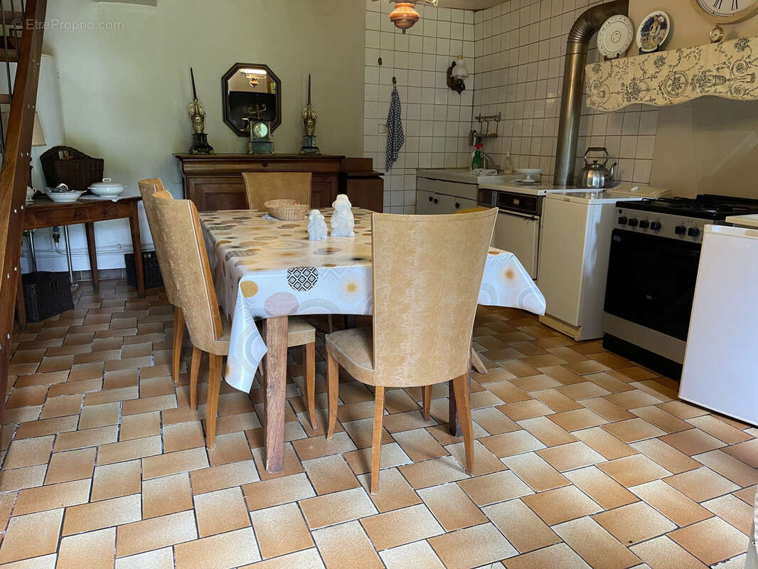 Maison à MEZIERES-SUR-ISSOIRE