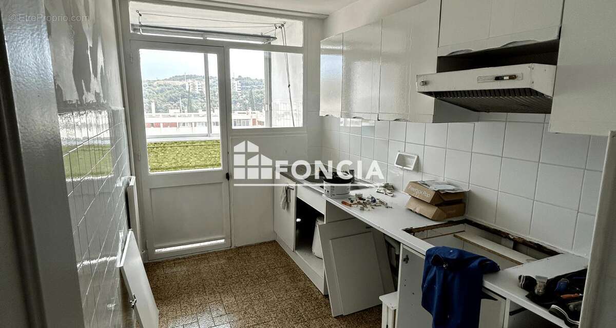 Appartement T4 77 m² avec ascenseur – Résidence sécurisée Val pins – Marseille 15e - photo 2