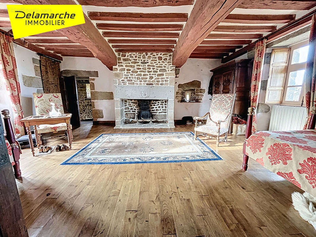 Maison à SAINT-AUBIN-DE-TERREGATTE