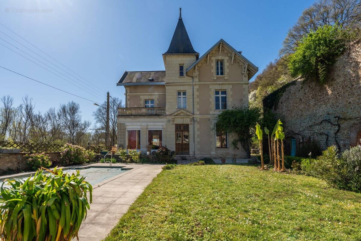 Façade sur jardin - Maison à SAINT-ETIENNE-DE-CHIGNY