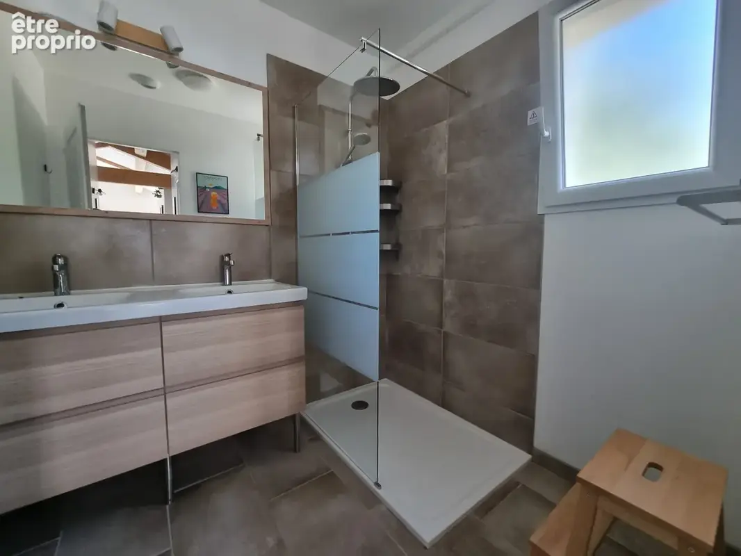 EXCLUSIVITE à BAUDINARD, Villa récente avec garage et piscine - photo 9