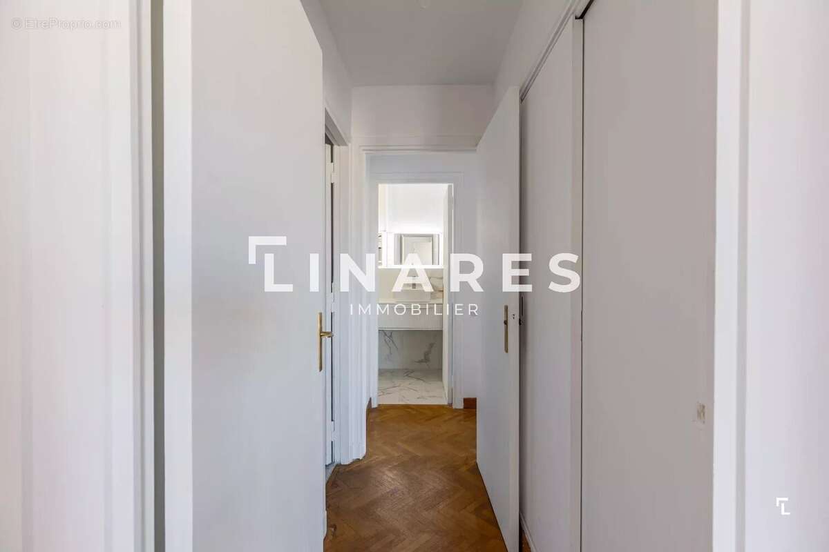 LE PANORAMA - Appartement T4 de 110m2 - 13006 Marseille - photo 11
