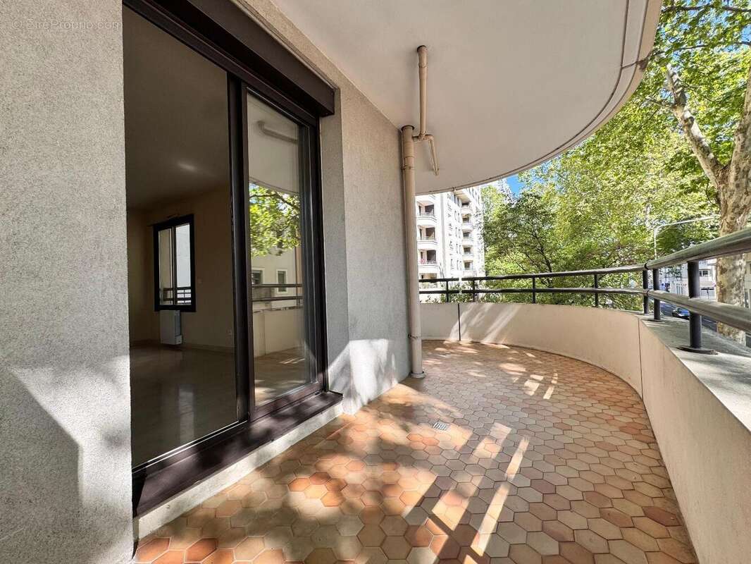   - Appartement à LYON-3E