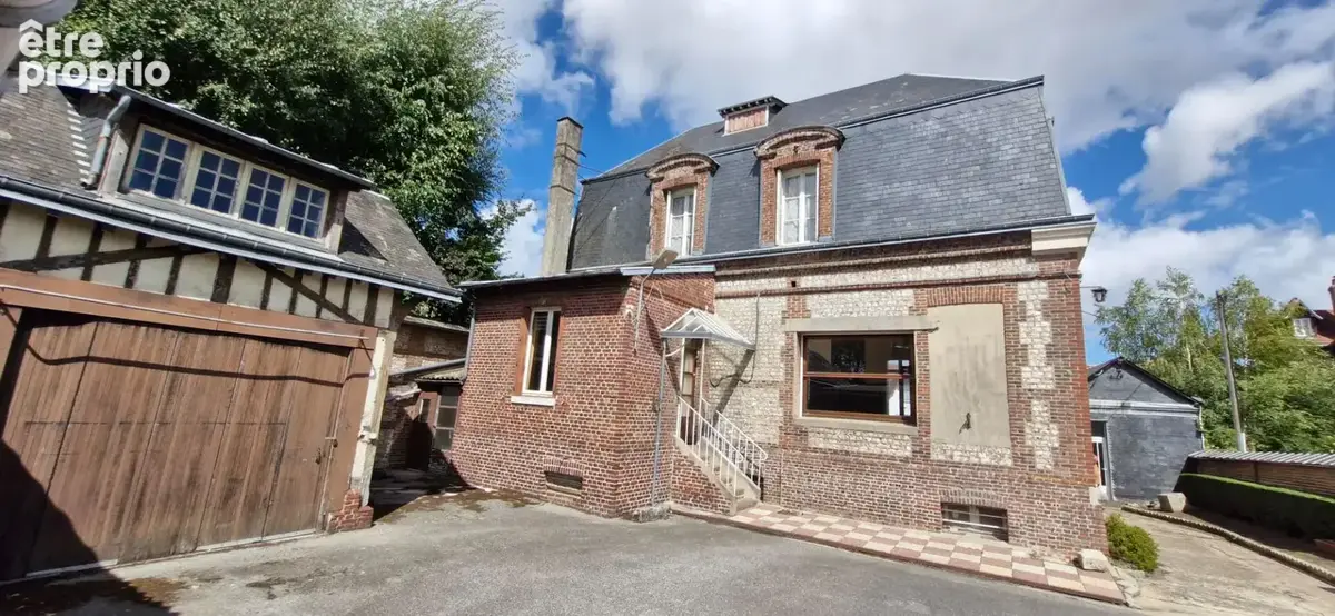 Maison à vendre - Yvetot Centre - 194 m² - 4 chambres - Sous-sol, 3 garages et terrain - photo 2