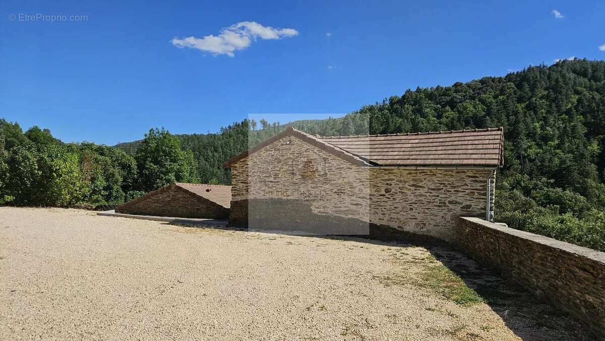 Maison à LE COLLET-DE-DEZE