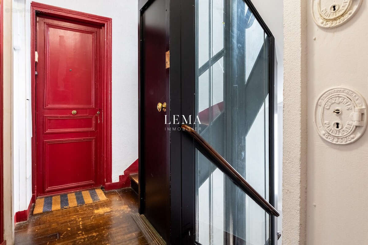 Appartement à PARIS-17E