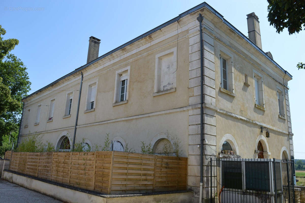 Appartement à MAROLLES-SOUS-LIGNIERES