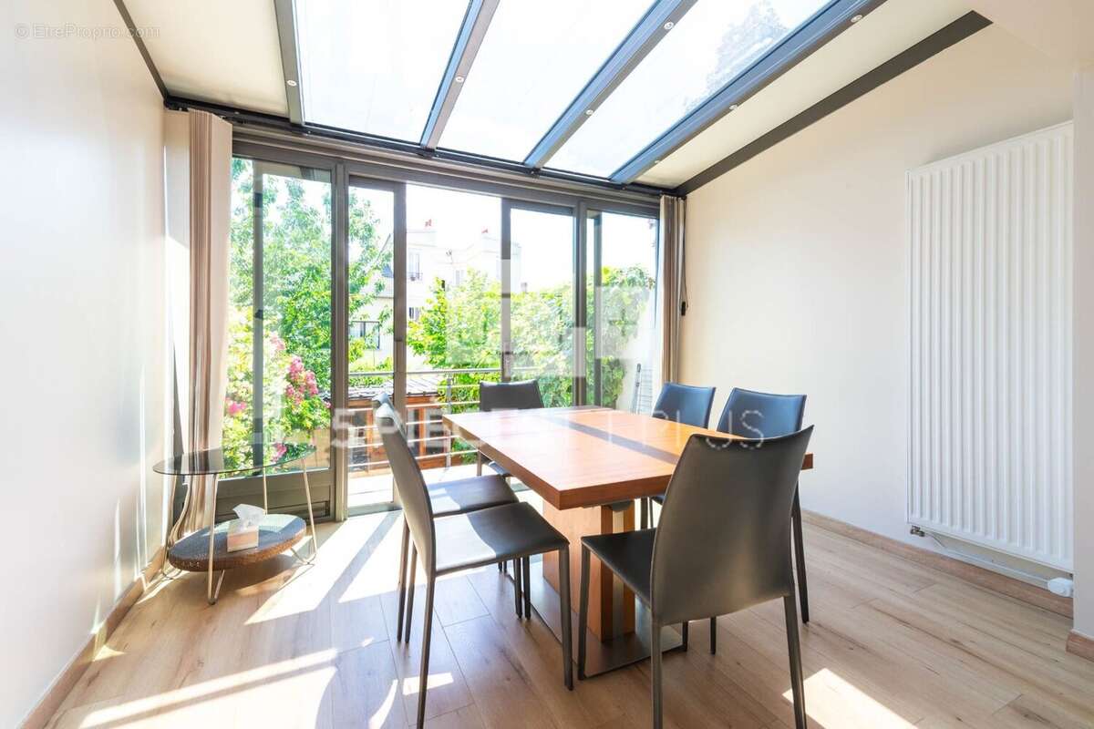 Maison à SURESNES