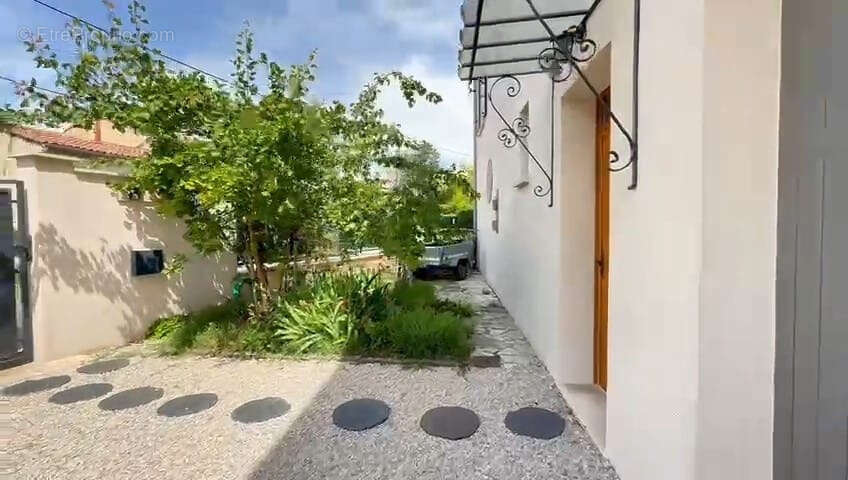 Maison à L&#039;ISLE-SUR-LA-SORGUE