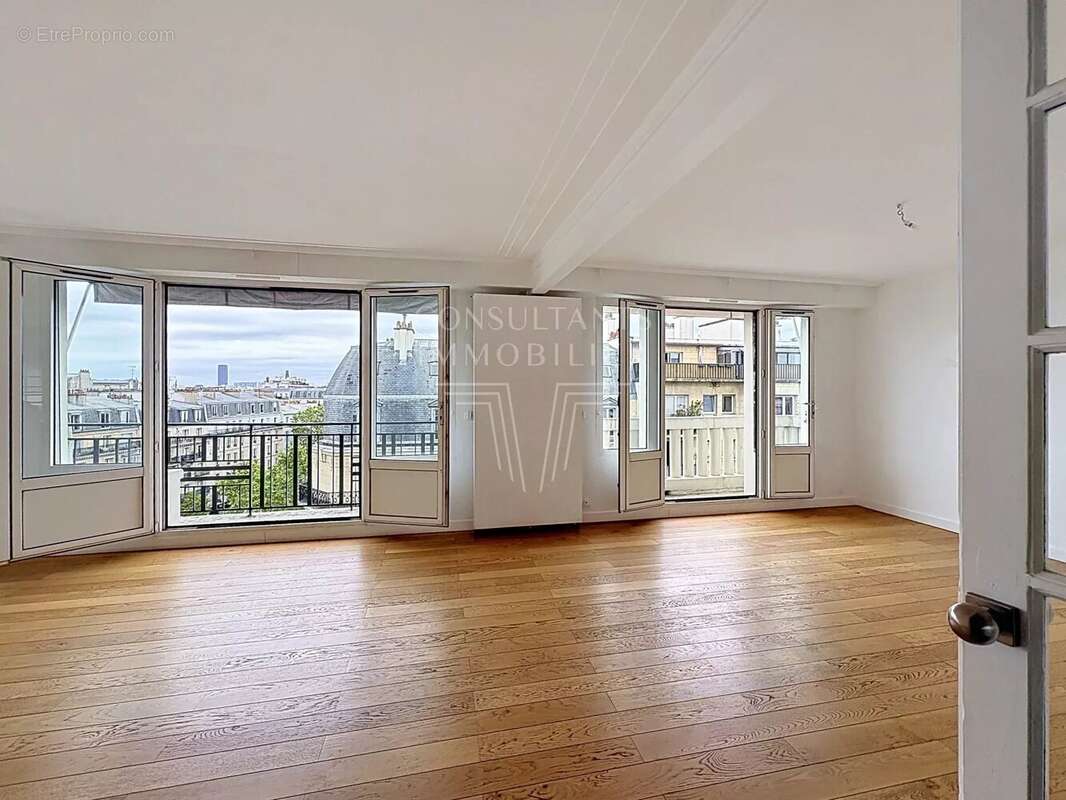 Appartement à PARIS-16E