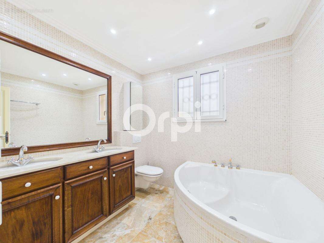 Appartement à MANDELIEU-LA-NAPOULE