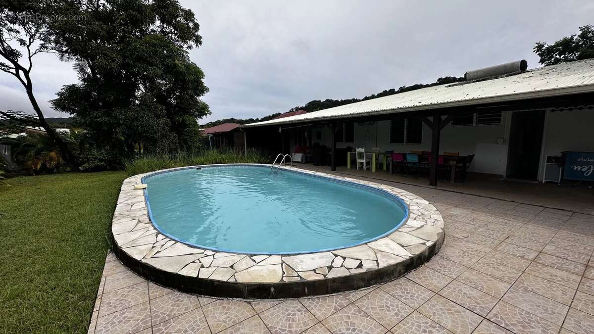 Maison à REMIRE-MONTJOLY