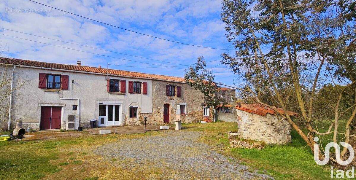 Photo 1 - Maison à SAINT-HILAIRE-LE-VOUHIS